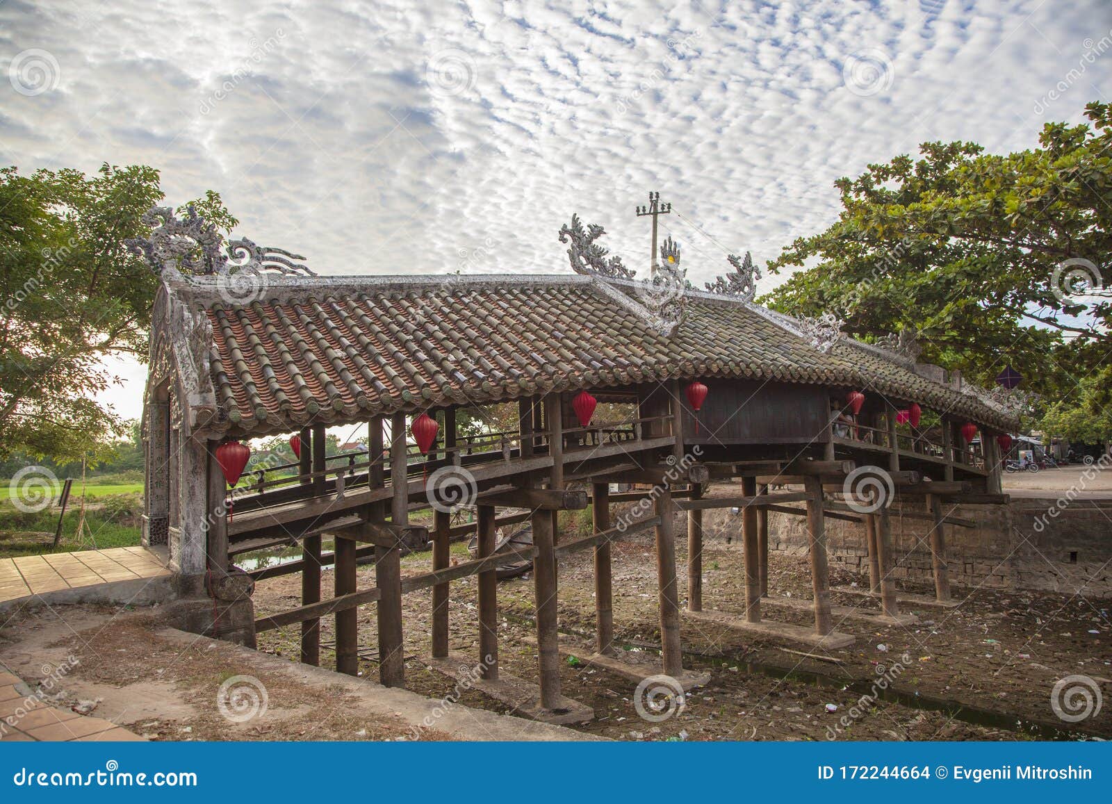 Ponte Japonesa Antiga No Estilo Japão Hue, Ponte Coberta Pelo Hue Vietnam  Imagem de Stock Editorial - Imagem de cidade, porta: 172244664