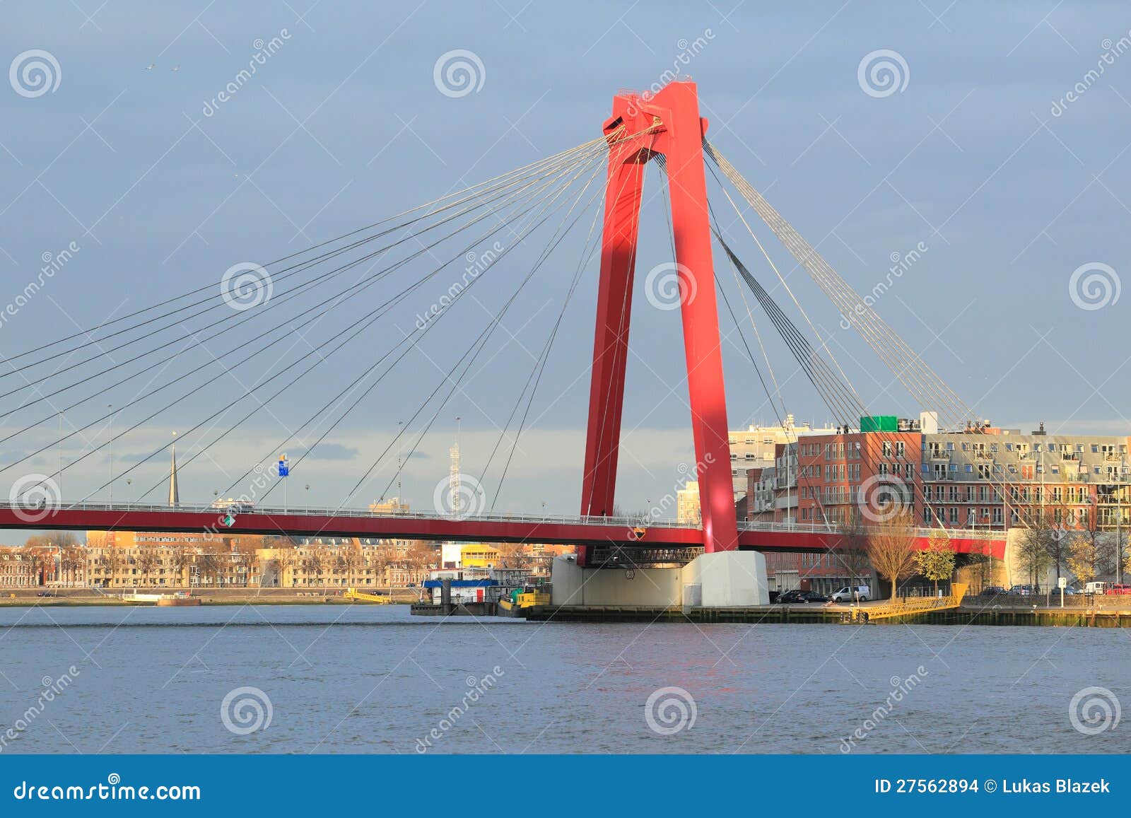 Il Willemsbrug anche conosciuto come il ponticello di cancello dorato a Rotterdam, Paesi Bassi.