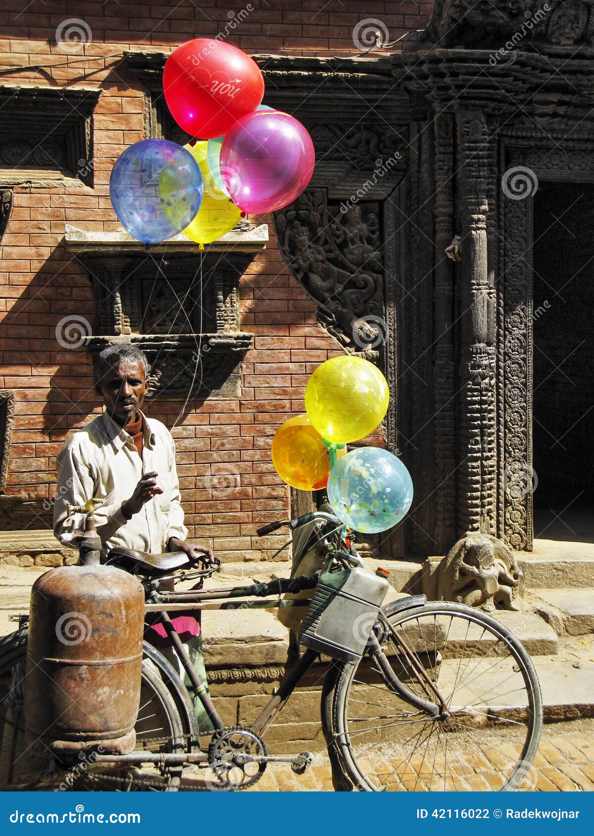 Aankoop joggen zwaarlijvigheid 163 Man Selling Balloons Stock Photos - Free & Royalty-Free Stock Photos from Dreamstime Aankoop joggen zwaarlijvigheid 163 Man Selling Balloons Stock Photos - Free & Royalty-Free Stock Photos from Dreamstime