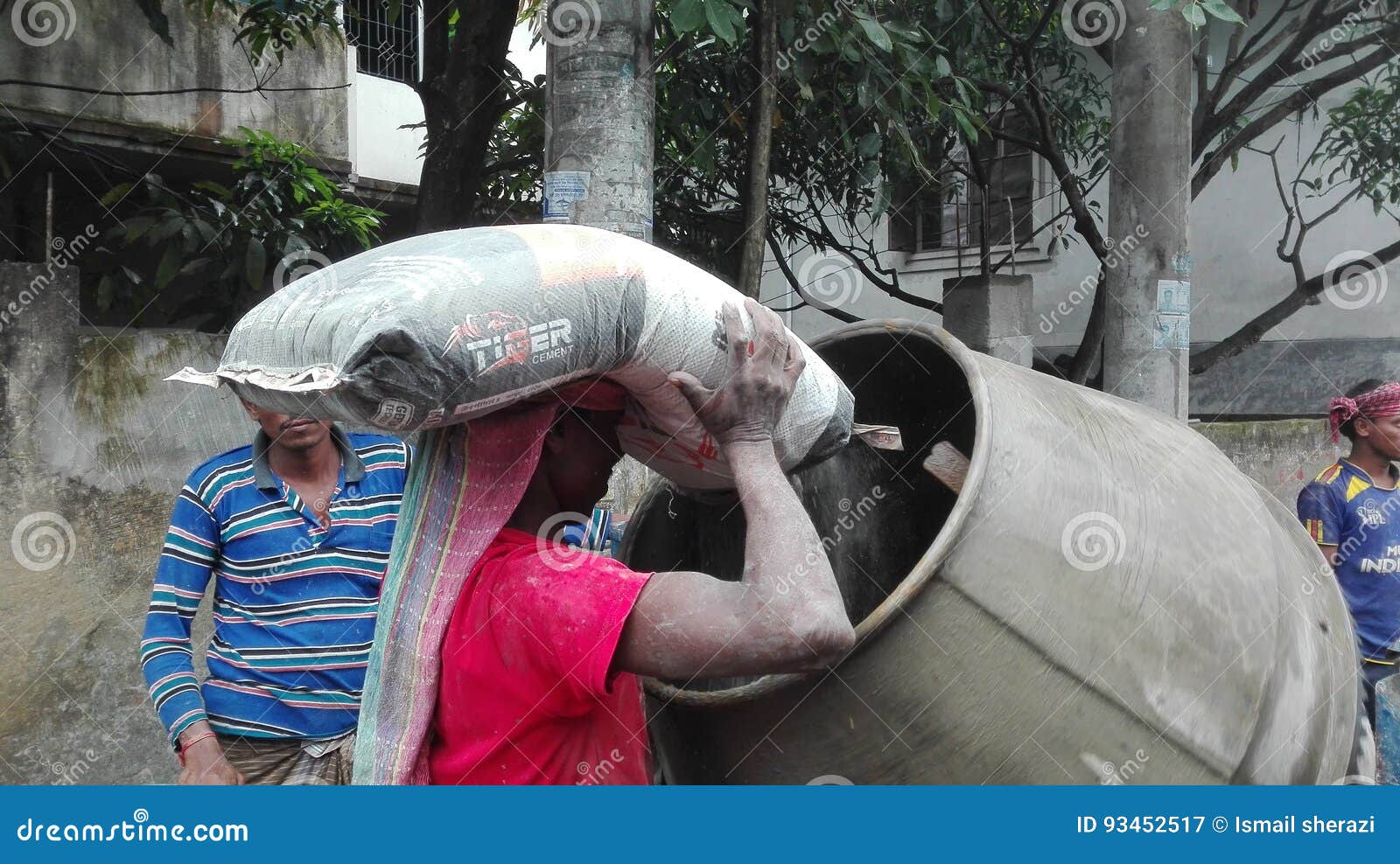 Poor worker editorial photography. Image of mortar, manual 93452517
