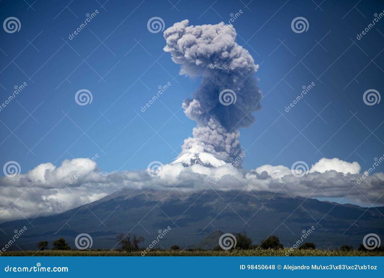 popocatepetl volcano explosion