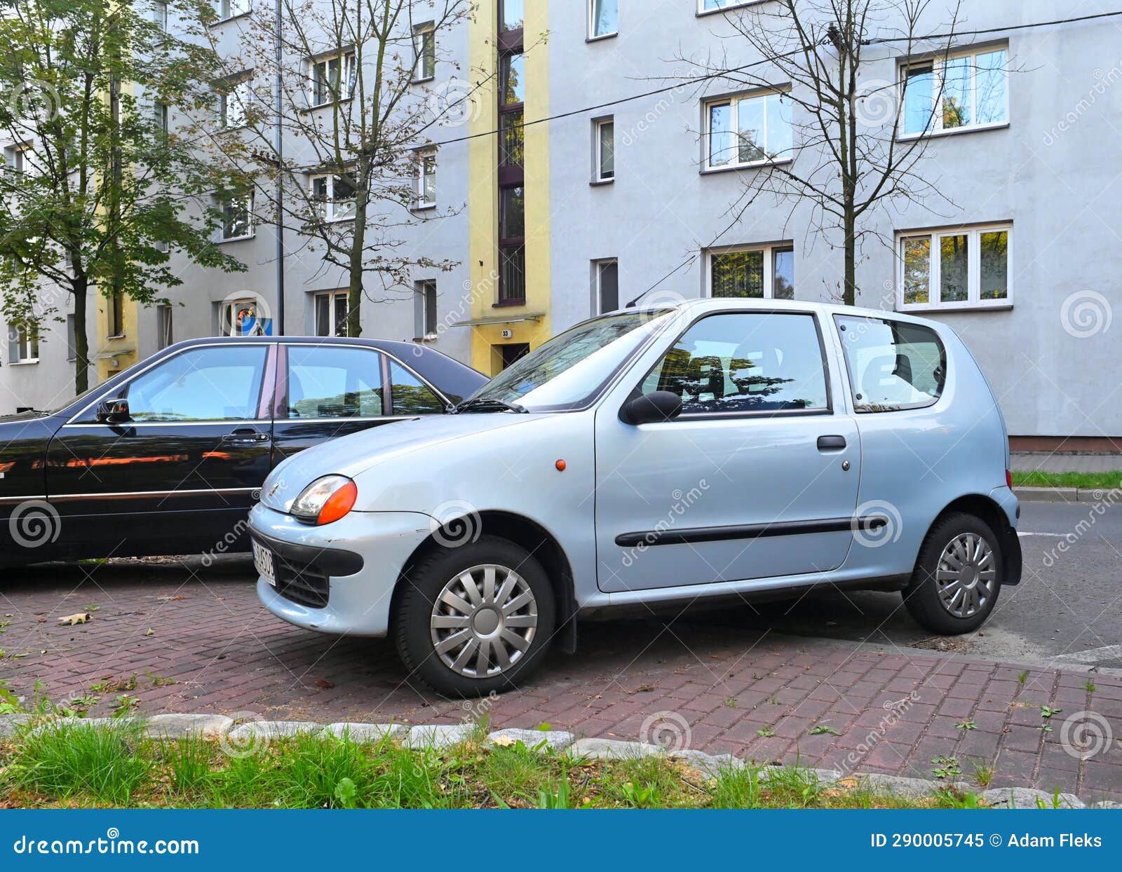 MONOPOLI, ITALY - MAY 29, 2017: Blue Fiat Seicento and Cinquecento - two  generations of small cars parked in Italy. There are 41 million motor  vehicle Stock Photo - Alamy