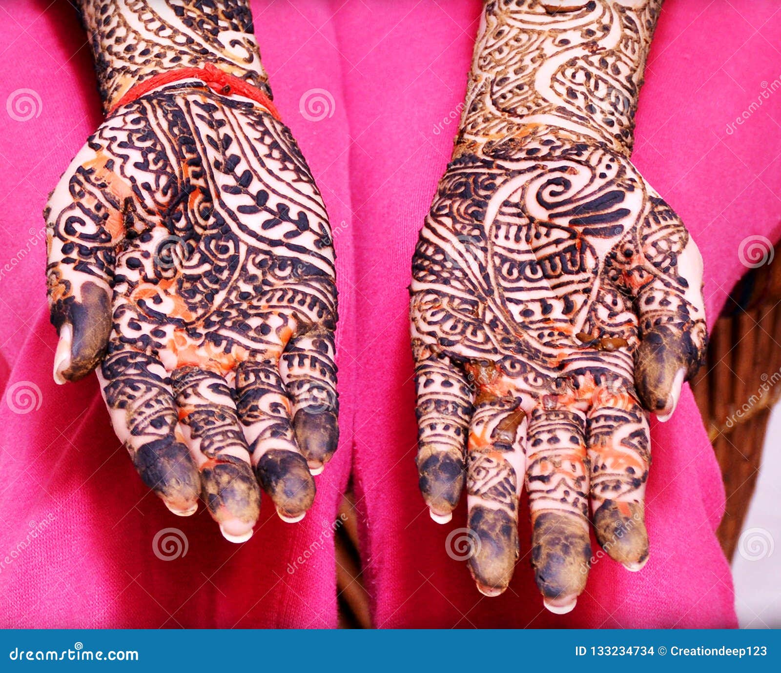 Girl S Show Mehandi Design In Wedding Stock Photo Image Of Indian Beauty