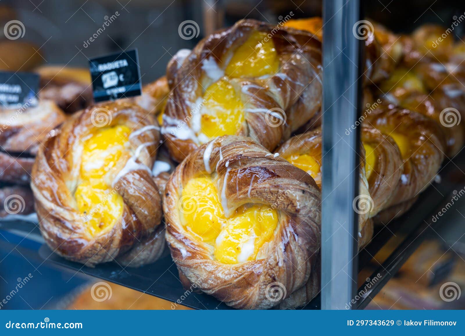 popular pastries of spanish cuisine raqueta