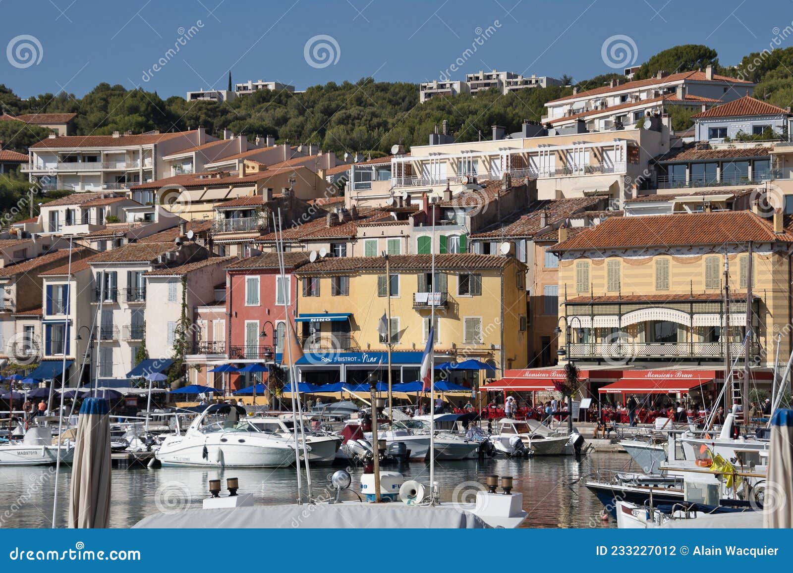 Port of the city of Cassis editorial photography. Image of tourism ...