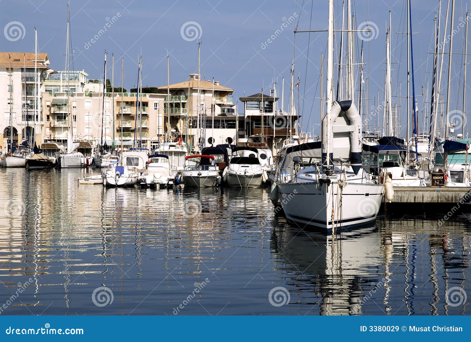 Port De Frejus Image Stock Image Du Home Hublot Provence