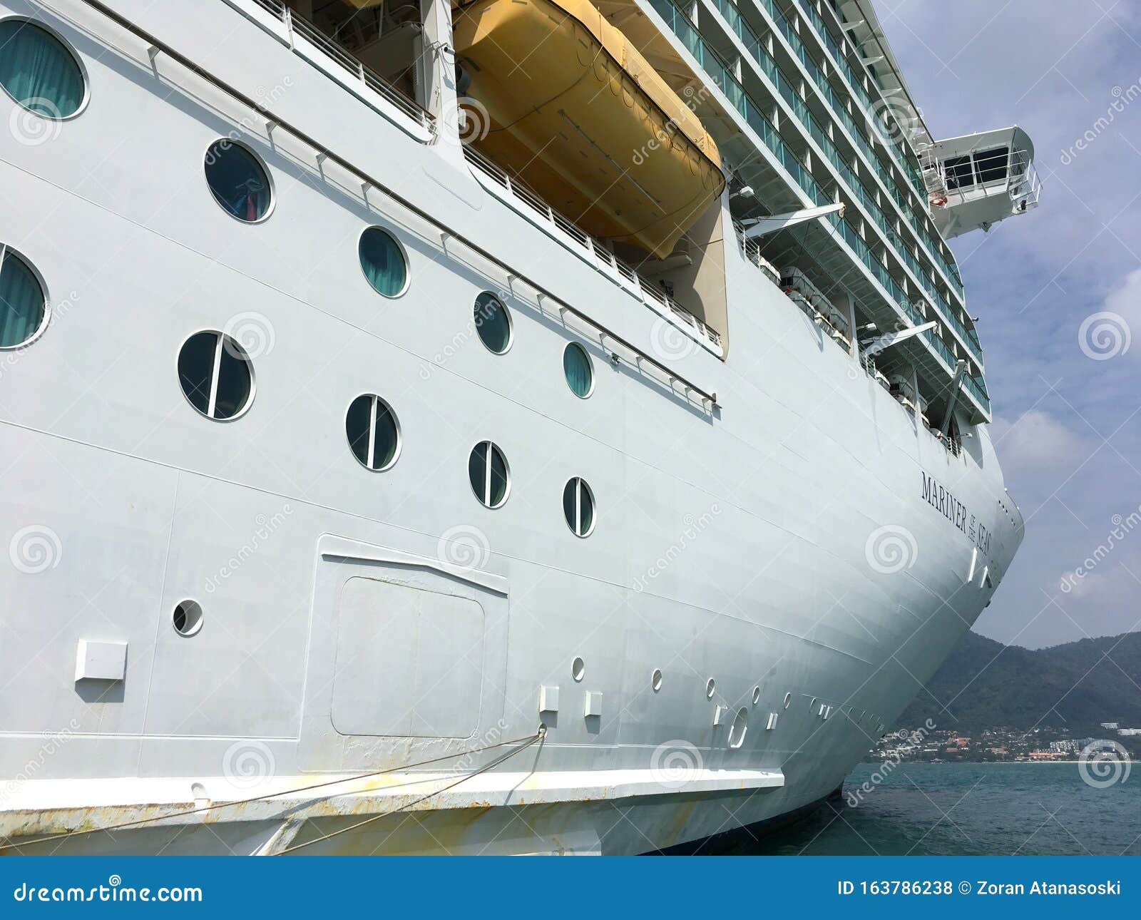 Port vs Starboard: Cruise Ship Left and Right Sides
