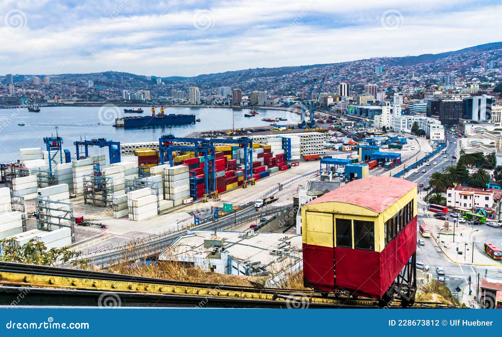 port of valparaiso and ascensor artilleria lift at cerro artilleria hill - valparaiso, chile