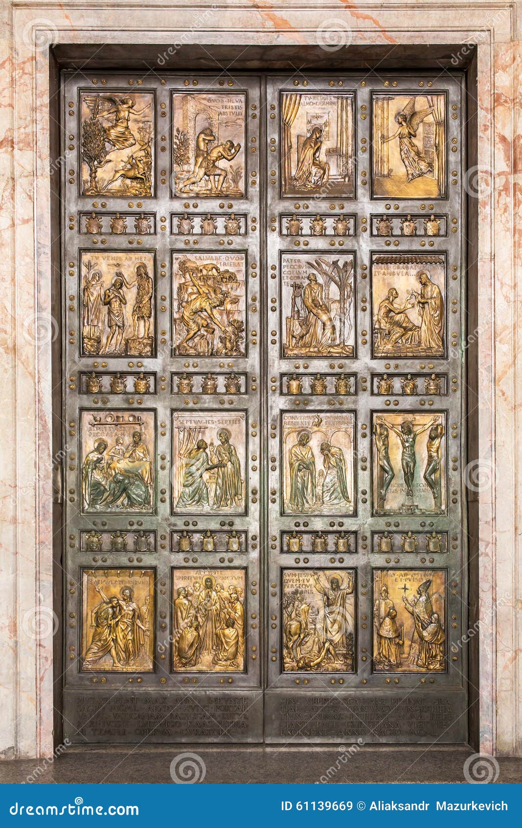 Porta Santa Basilica Di San Pietro A Porta Santamente Famosa Na Basílica De St Peter No Vaticano Roma