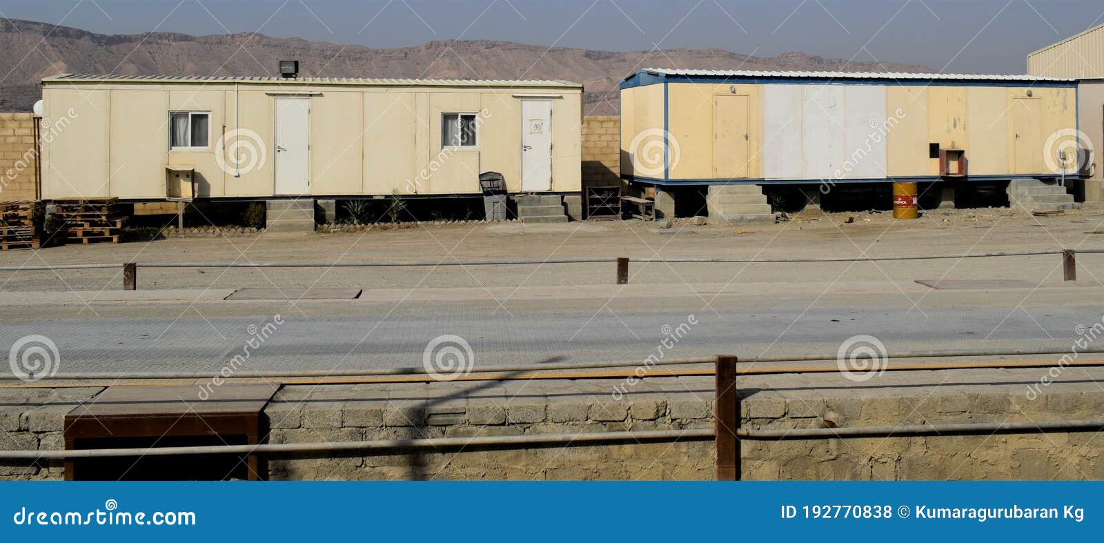 portable cabins and small temporary houses.