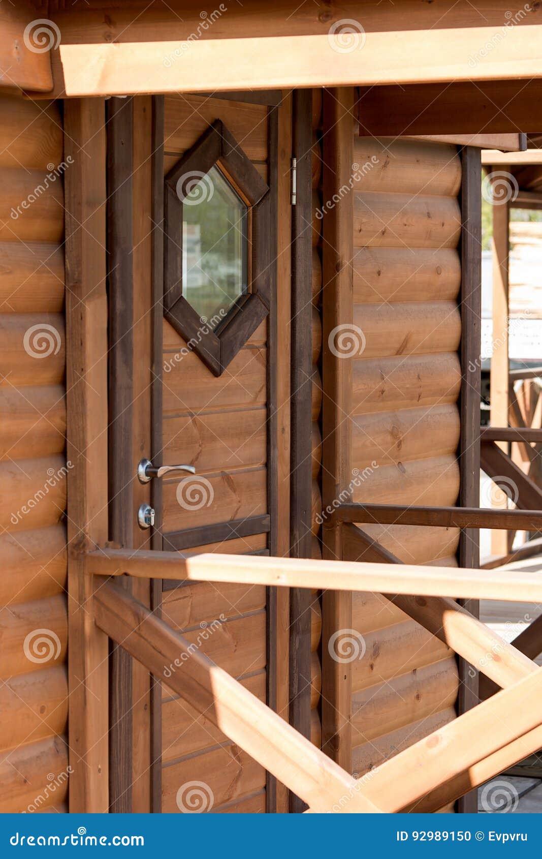 Porte Dentrée à Une Maison En Bois Photo Stock Image Du