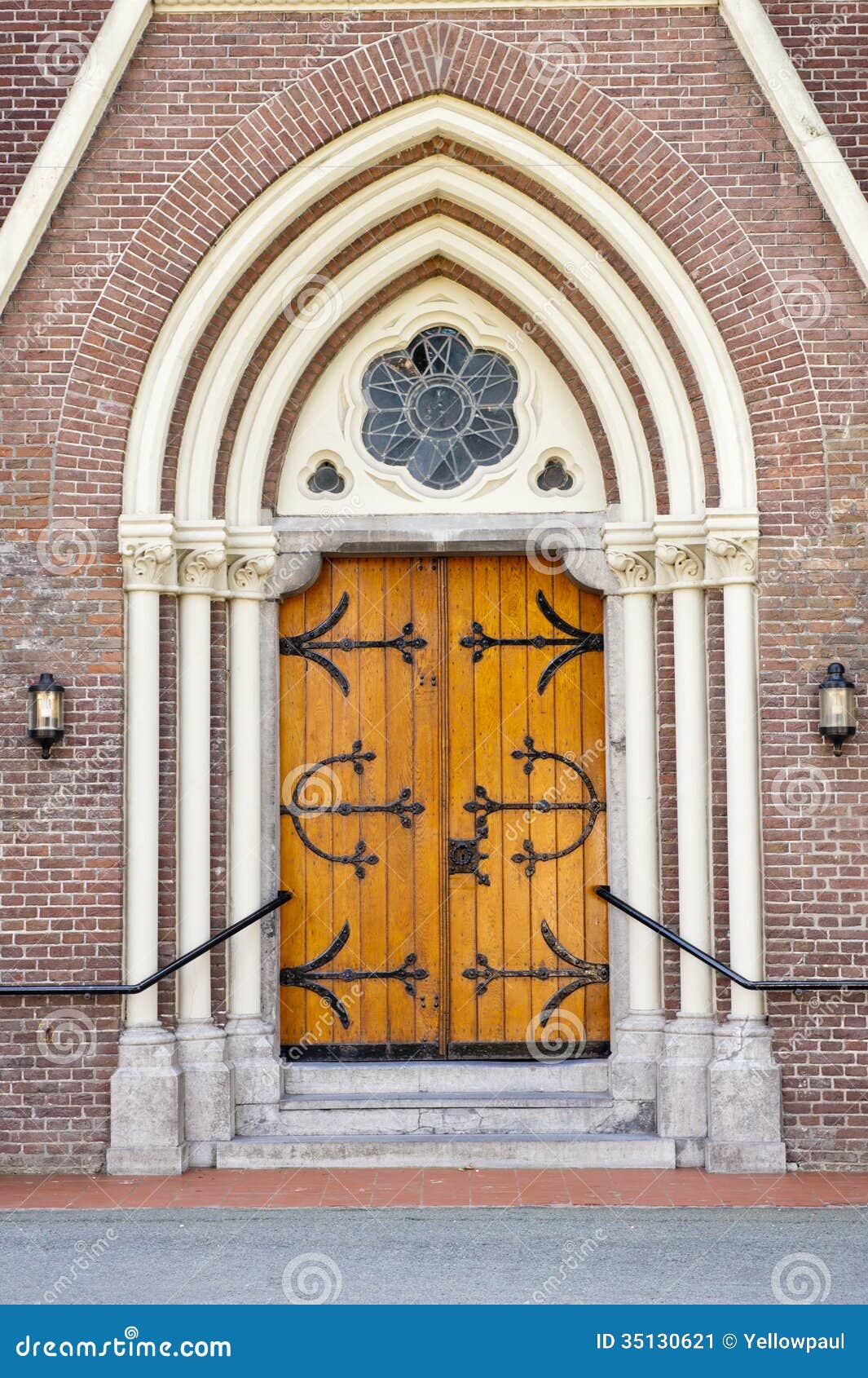 Porte D'entrée En Bois D'église Image stock - Image du historique,  chapelle: 35130621