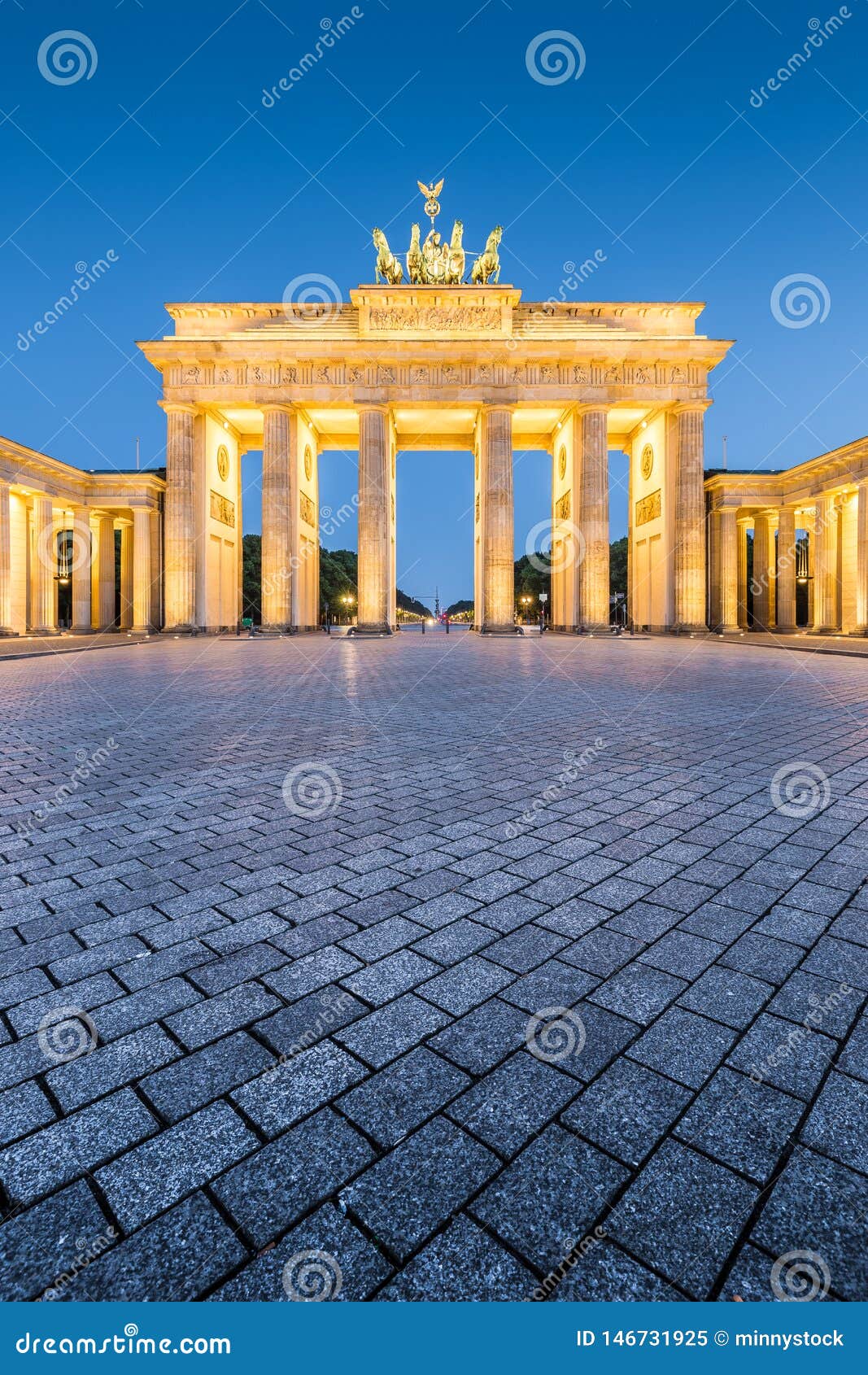 Porte De Brandebourg Au Crpuscule Berlin Allemagne Image