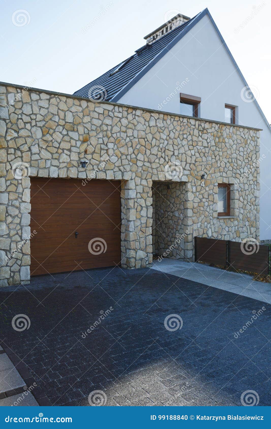 Porte De Garage Et Entrée De Brique Photo Stock Image Du