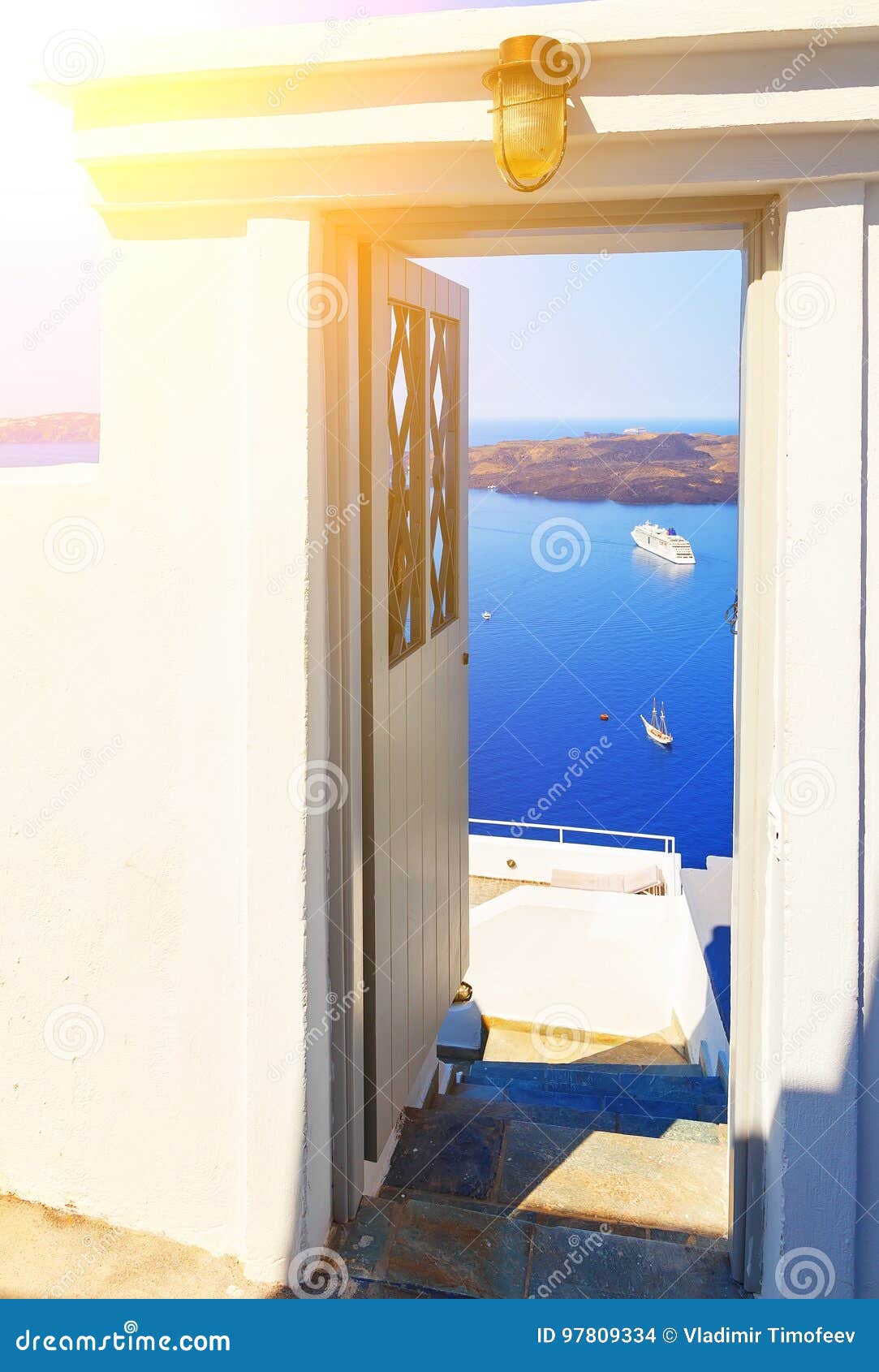 Porte Ouverte A La Terrasse Avec La Table Et La Chaise Et A La Belle Vue De La Mer Et Des Montagnes A Oia Sur L Ile De Santorini Photo Stock Image Porte Ouverte A La Terrasse Avec La Table Et La Chaise Et A La Belle Vue De La Mer Et Des Montagnes A Oia Sur L Ile De Santorini Photo Stock Image