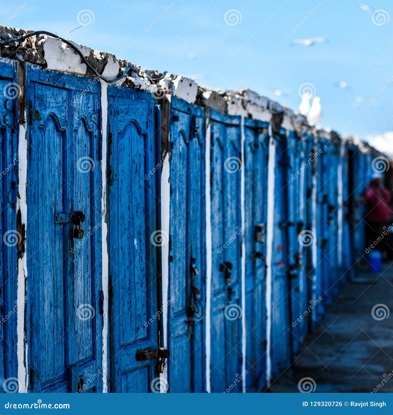 Portes En Bois Verrouillées Bleues Maroc Photo Stock
