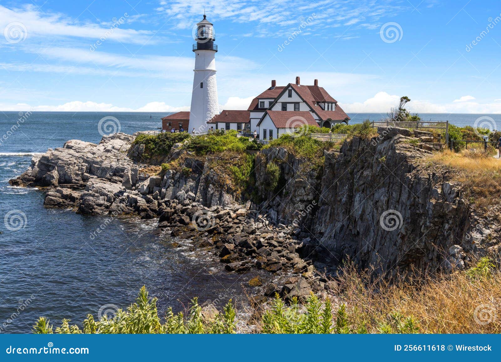 portland lighthouse with a house by the sea at fort williams park