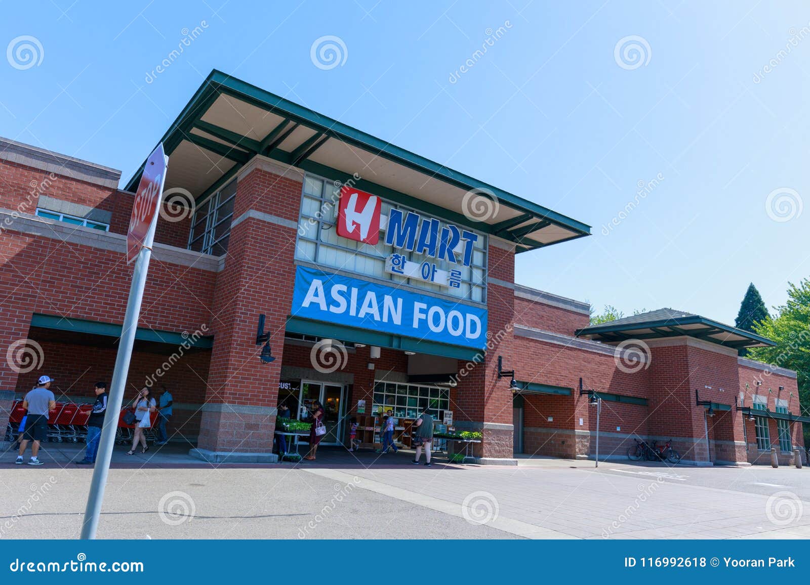Exterior View of H Mart, Asian Food, Korean Grocery Store in Portland