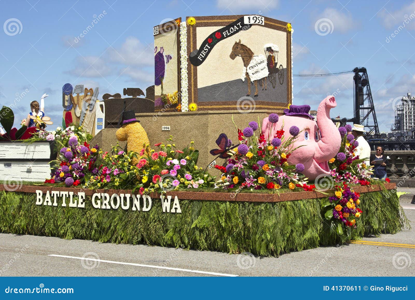 Portland Oregon Rose Parade. Editorial Photo Image of festivities