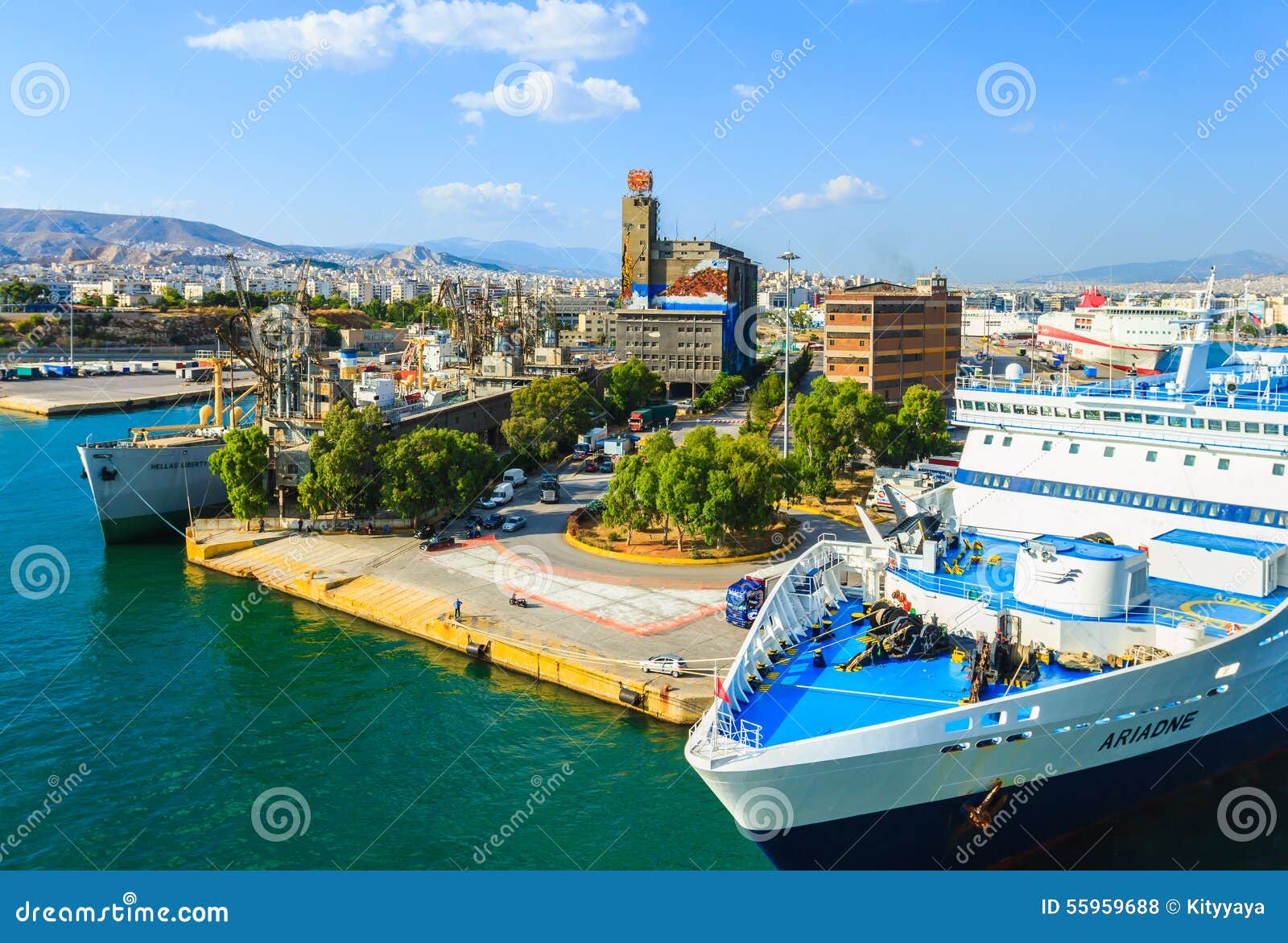 Porto Di Pireo Atene Grecia Fotografia Stock Editoriale Immagine Di Atene Piraeus 55959688