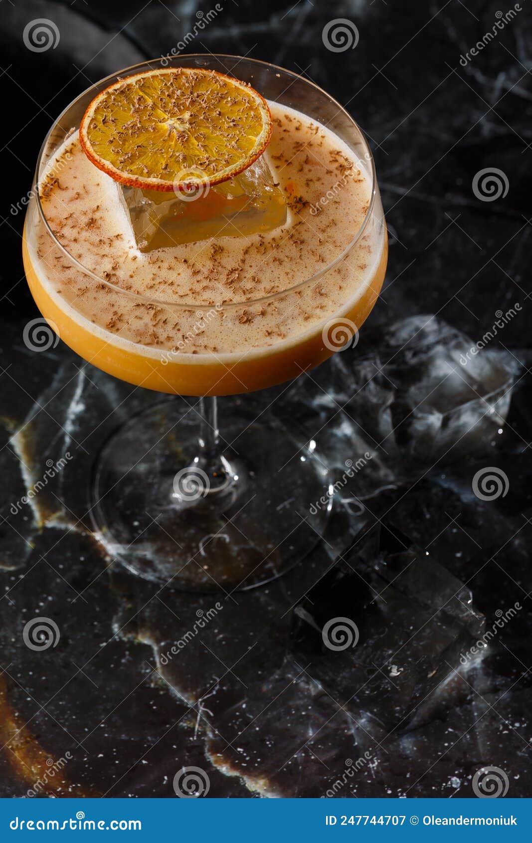 Porto Flip Um Cocktail Alcoólico Da Bebida Comprida Preparada Com Base No  Vinho Do Porto E No Brandy Uma Espécie De Flip. O Imagem de Stock - Imagem  de citrino, madeira: 247744707