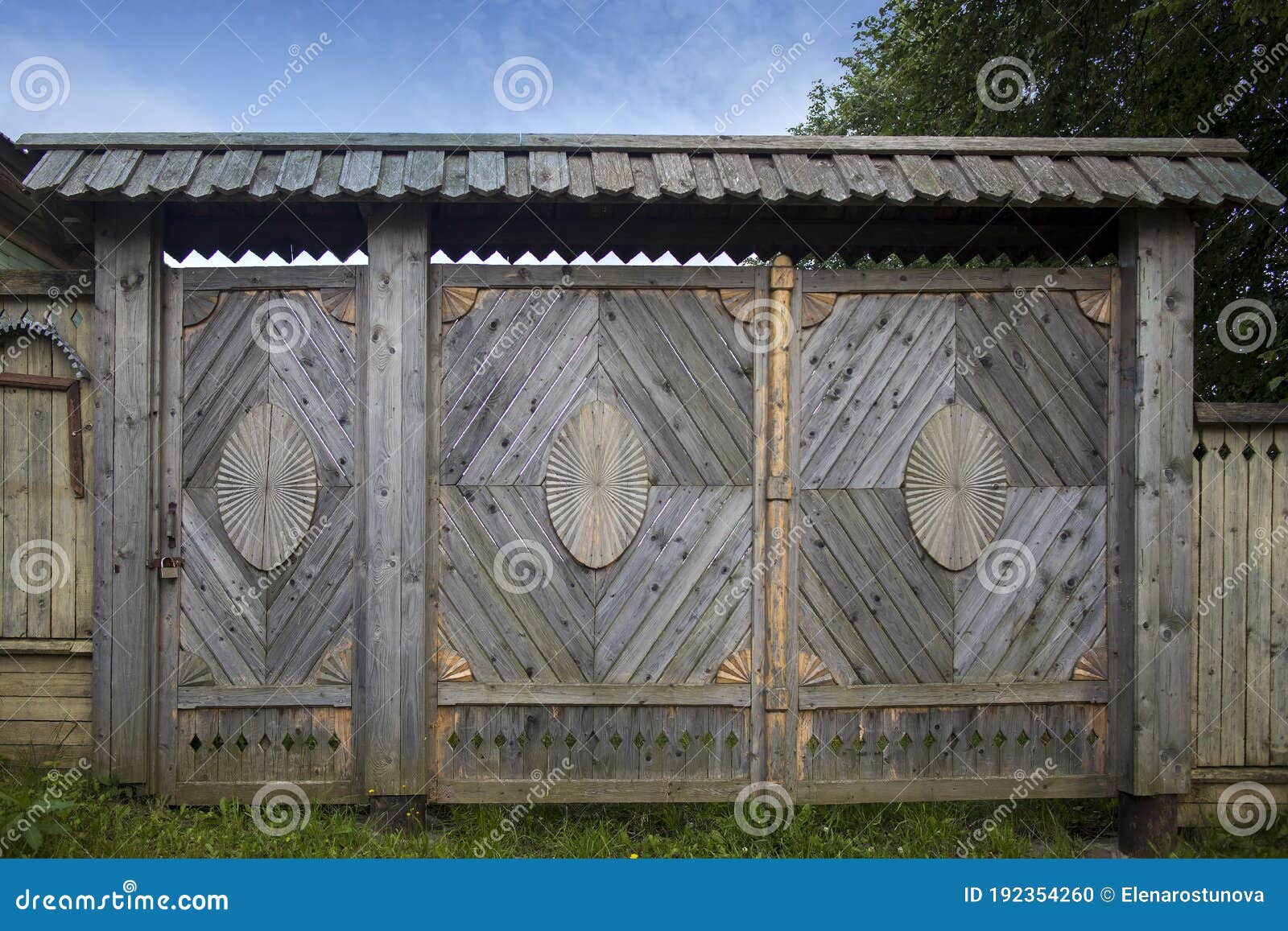 piso Destierro Claraboya Portones Tallados En La Casa Señorial De Madera De La Ciudad Imagen editorial - Imagen de antigüedad, vendimia: 192354260 piso Destierro Claraboya Portones Tallados En La Casa Señorial De Madera De La Ciudad Imagen editorial - Imagen de antigüedad, vendimia: 192354260