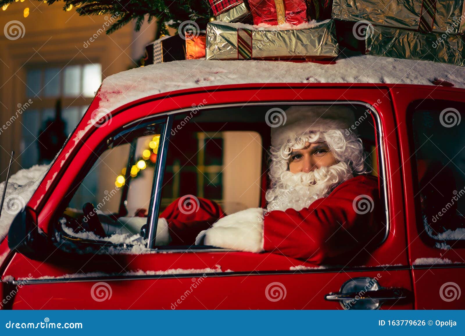 Porträt Des Weihnachtsmannes Der Weihnachtsmann Fährt Auto