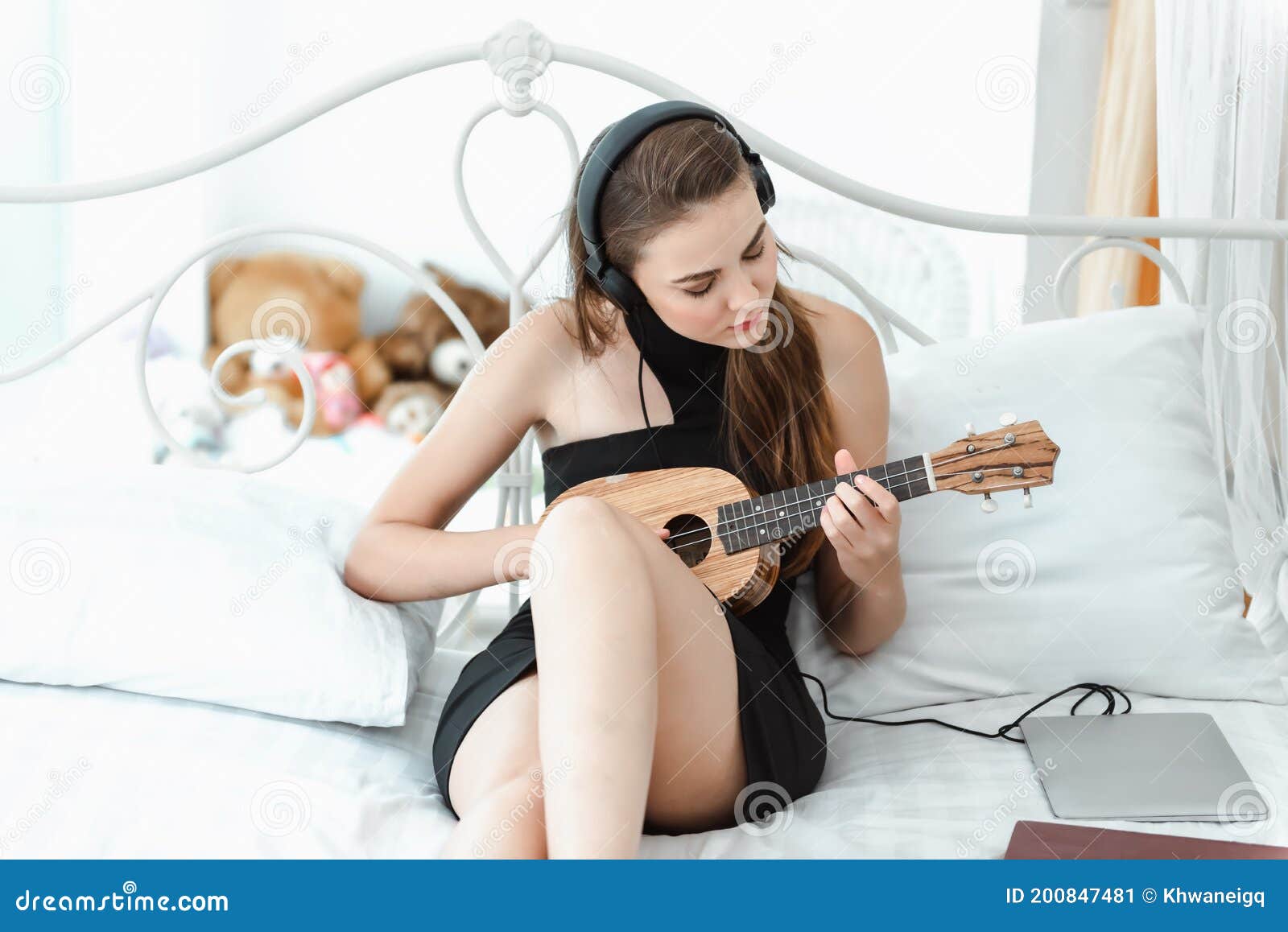 Is Playing Ukulele Attractive