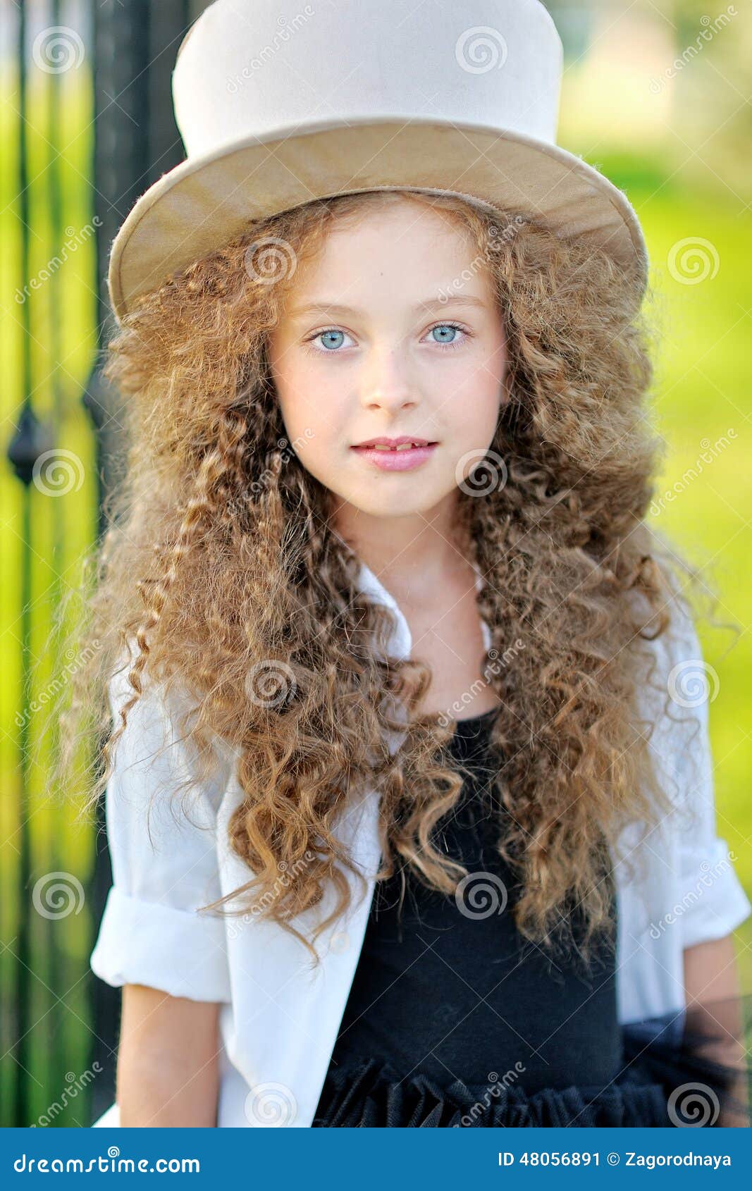 204,290 Beautiful Fashion Little Girl Stock Photos - Free & Royalty-Free  Stock Photos from Dreamstime