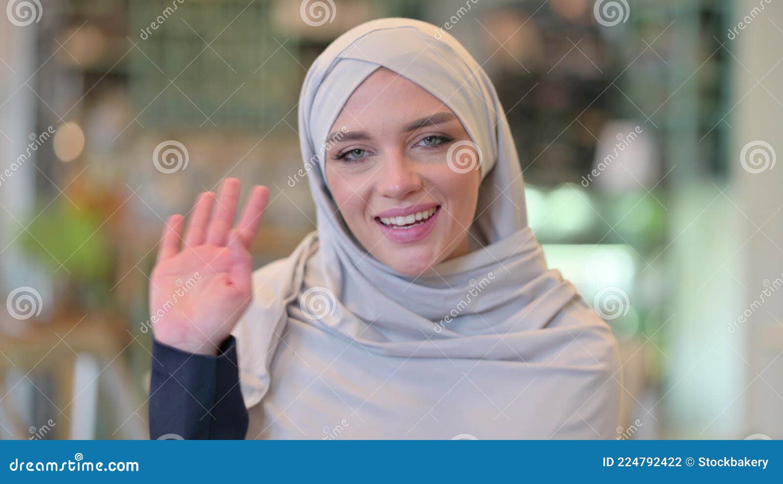 Arab woman with blonde hair - wide 8