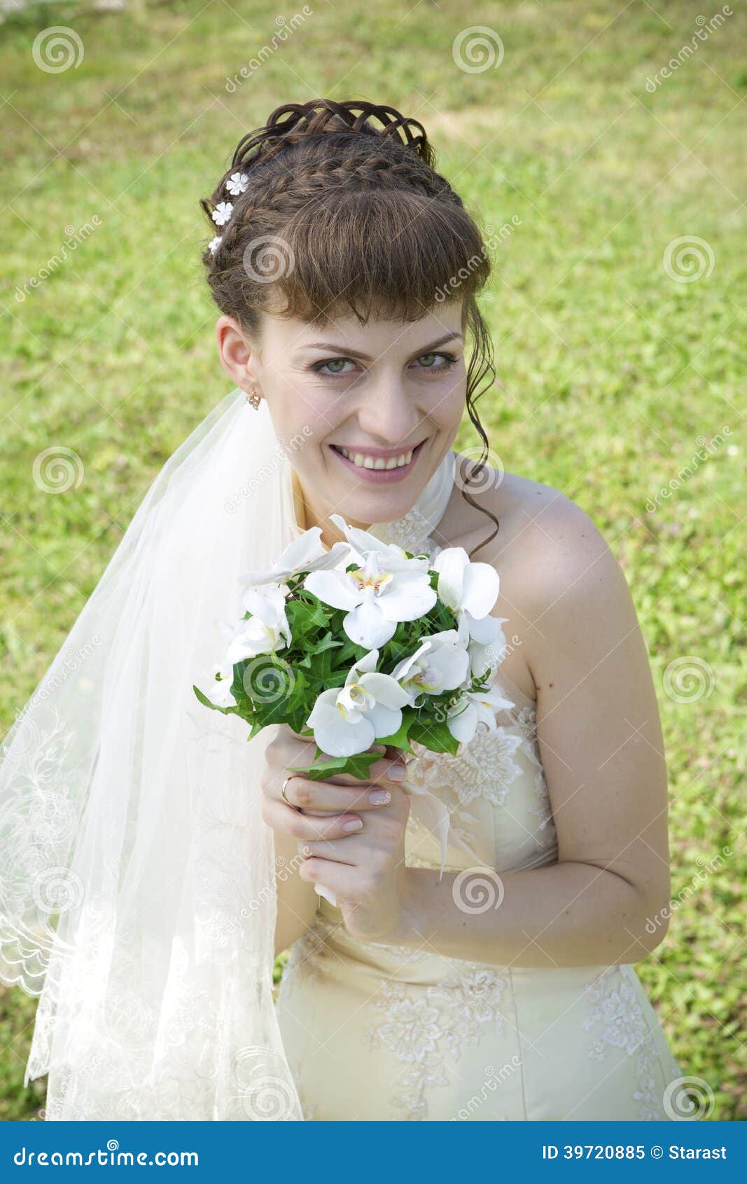 Portrait Of Beautiful Young Bride Stock Image Image Of Dress Happy 39720885 7171