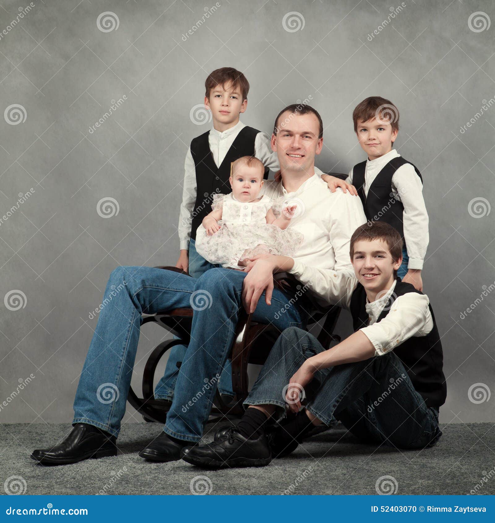 portrait big happy family gray background studio father three sons little daughter 52403070