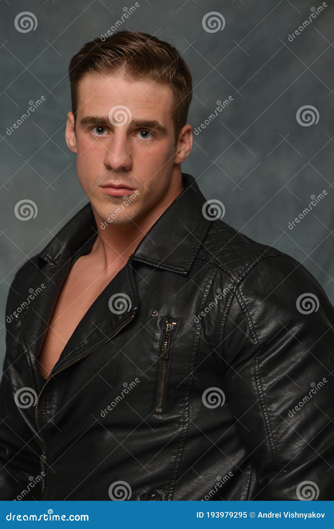 Portrait of bodybuilder stock image. Image of bodybuilder - 193979295