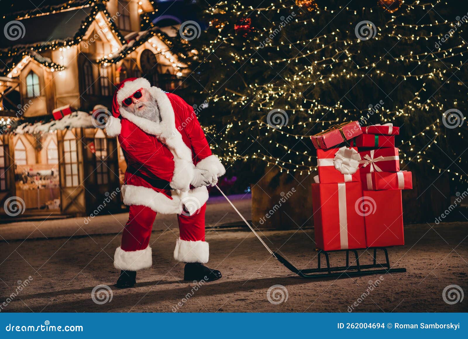 Portrait De Pleine Longueur Du Père Noël Avec Une Grande Boîte