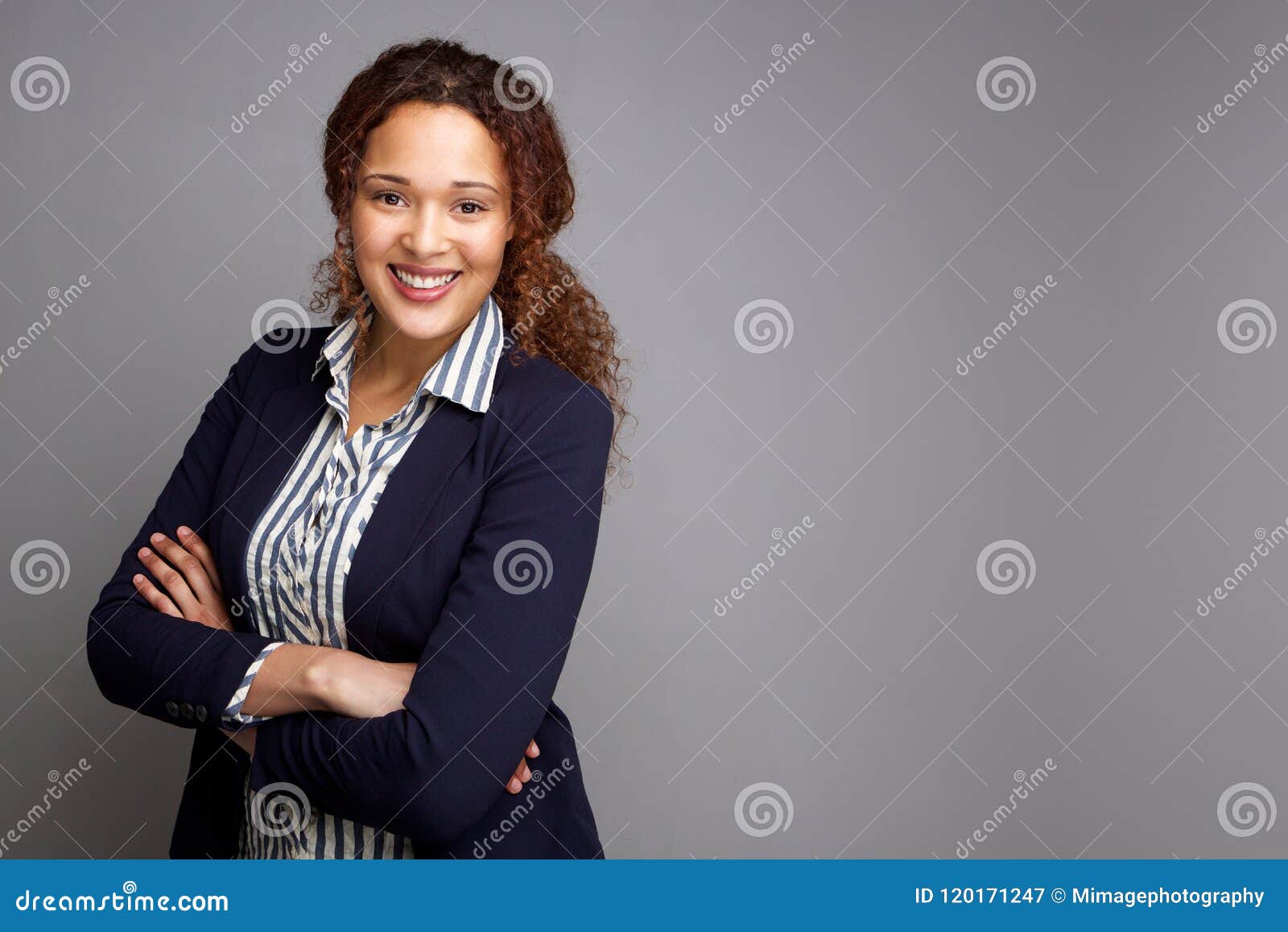 confident young business woman smiling abasing gray background