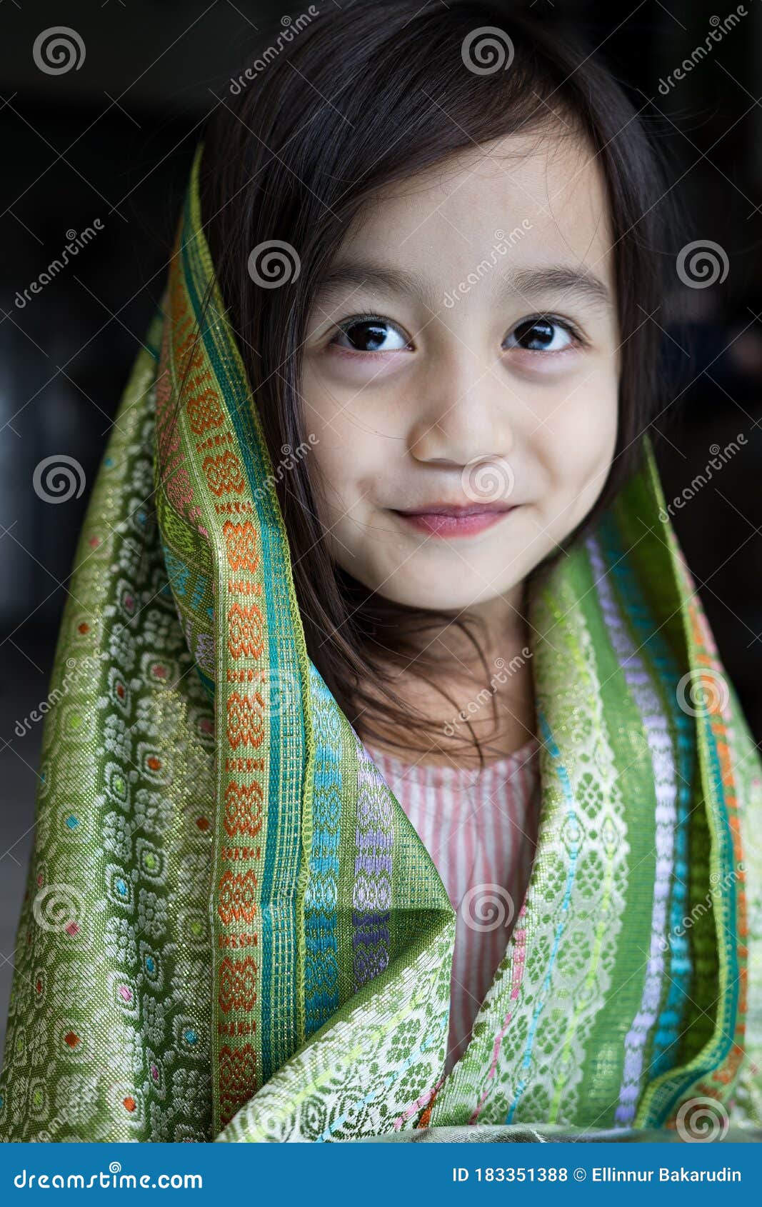 https://thumbs.dreamstime.com/z/portrait-cute-asian-toddler-kid-girl-hair-raya-eid-mubarak-celebration-malaysia-wearing-traditional-songket-shawl-183351388.jpg