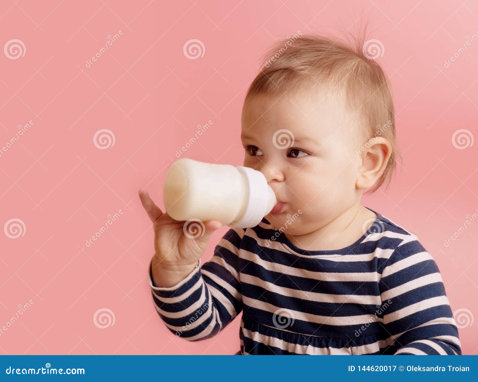 https://thumbs.dreamstime.com/z/portrait-cute-toddler-drinking-milk-bottle-one-year-old-food-concept-144620017.jpg