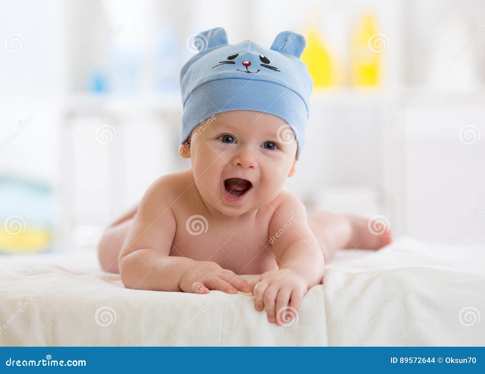 Portrait D Un Bebe Mignon De 3 Mois Se Couchant Sur Une Couverture Photo Stock Image Du Innocent Visage Portrait D Un Bebe Mignon De 3 Mois Se Couchant Sur Une Couverture Photo Stock Image Du Innocent Visage