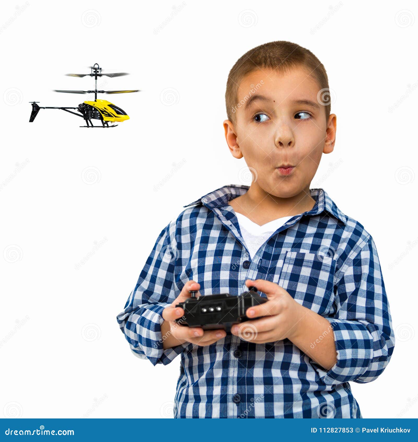 Portrait D'un Enfant Avec Un Jouet Un Petit Garçon Conduit Un Hélicoptère  Image stock - Image du enfant, lecteurs: 112827853
