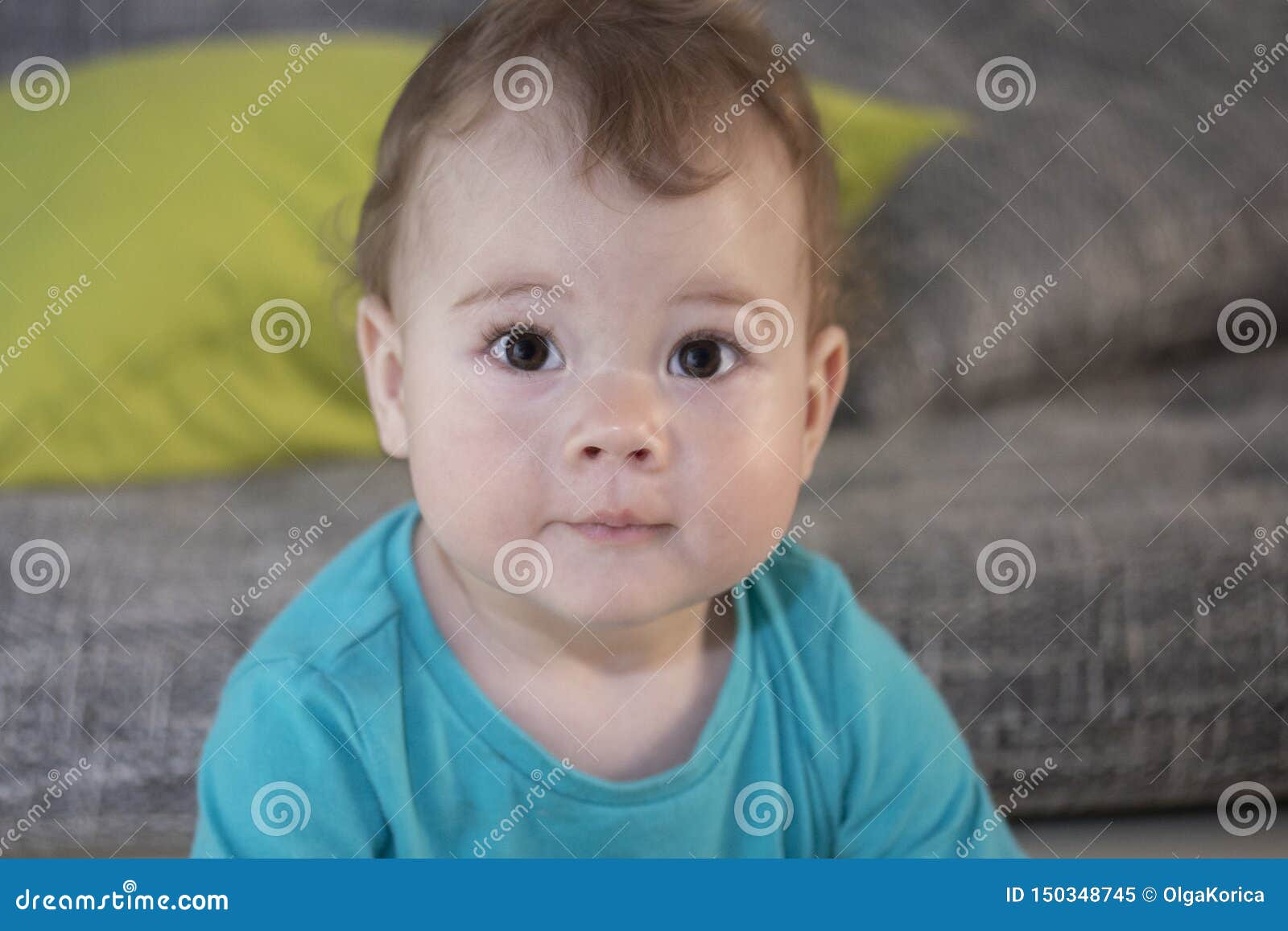 Portrait D Un Garcon Etonne Mignon De Fille D Enfant En Bas Age De 10 Mois Le Bebe Regarde Avec Les Yeux Etonnes Un Grand Portrai Image Stock Image Du Mignon Enfant Portrait D Un Garcon Etonne Mignon De Fille D Enfant En Bas Age De 10 Mois Le Bebe Regarde Avec Les Yeux Etonnes Un Grand Portrai Image Stock Image Du Mignon Enfant