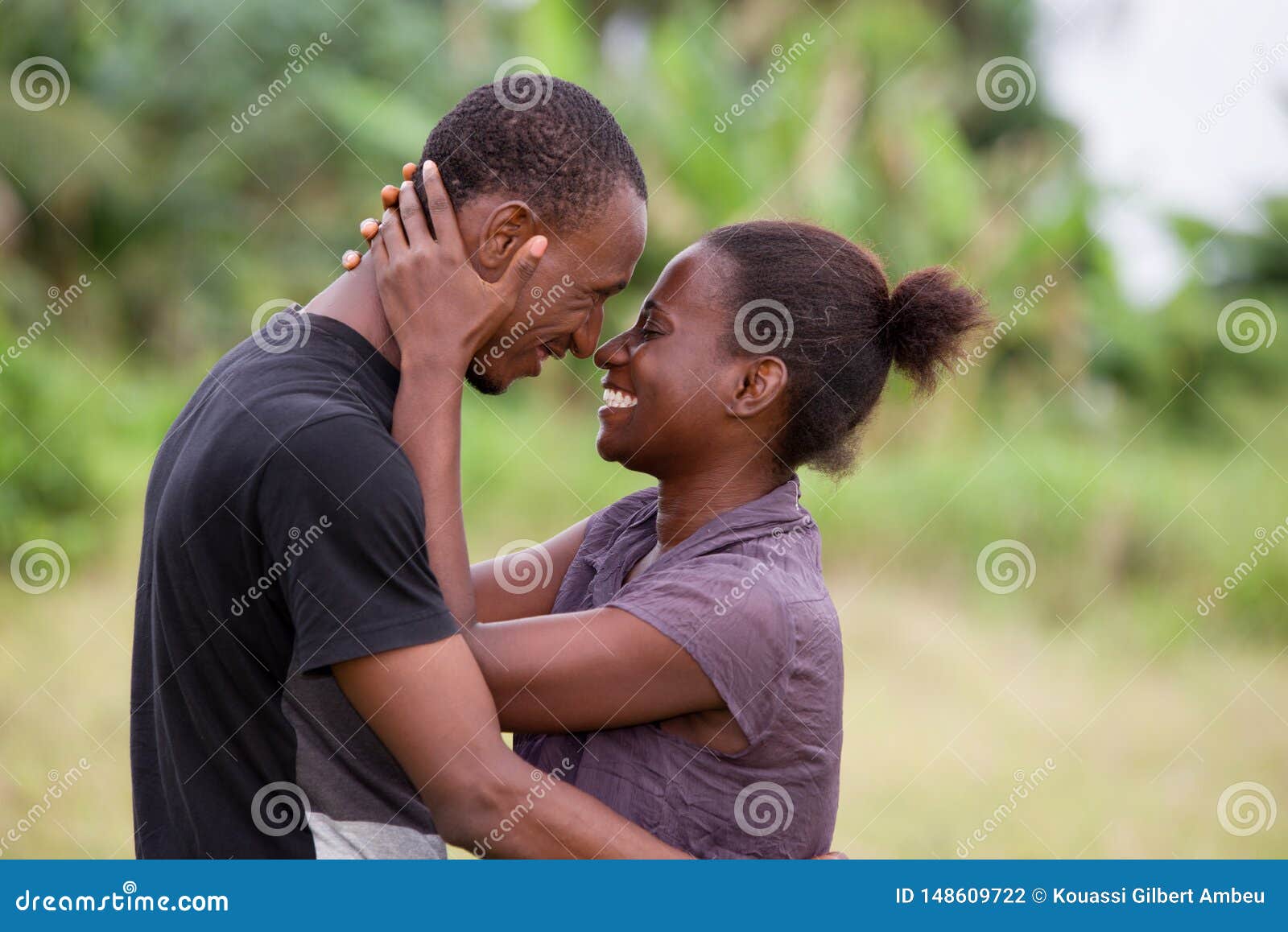 Portrait D Un Jeune Couple Africain Dans L Amour Photo Stock Image Du Jeune Couple Portrait D Un Jeune Couple Africain Dans L Amour Photo Stock Image Du Jeune Couple