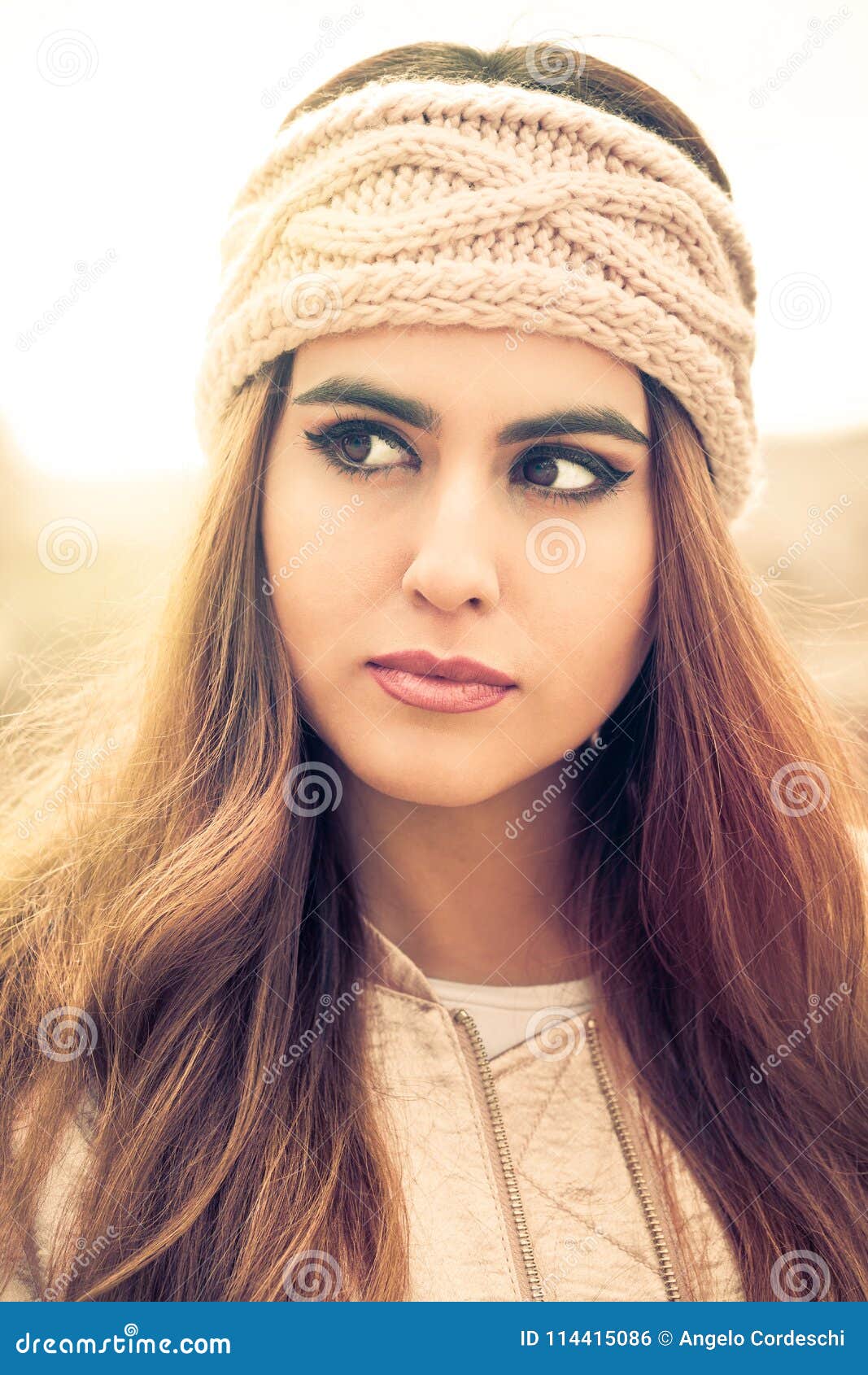 femme avec bandeau