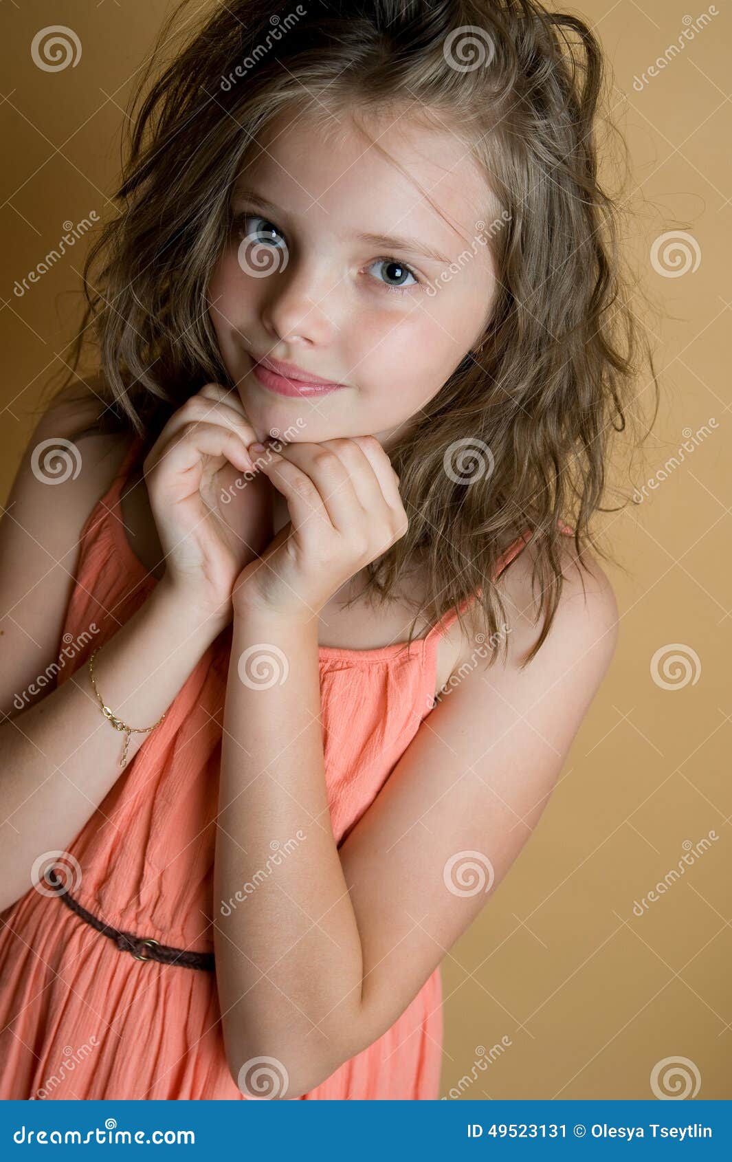 Portrait D'une Fille De 8 Ans Image stock - Image du beau, sourire