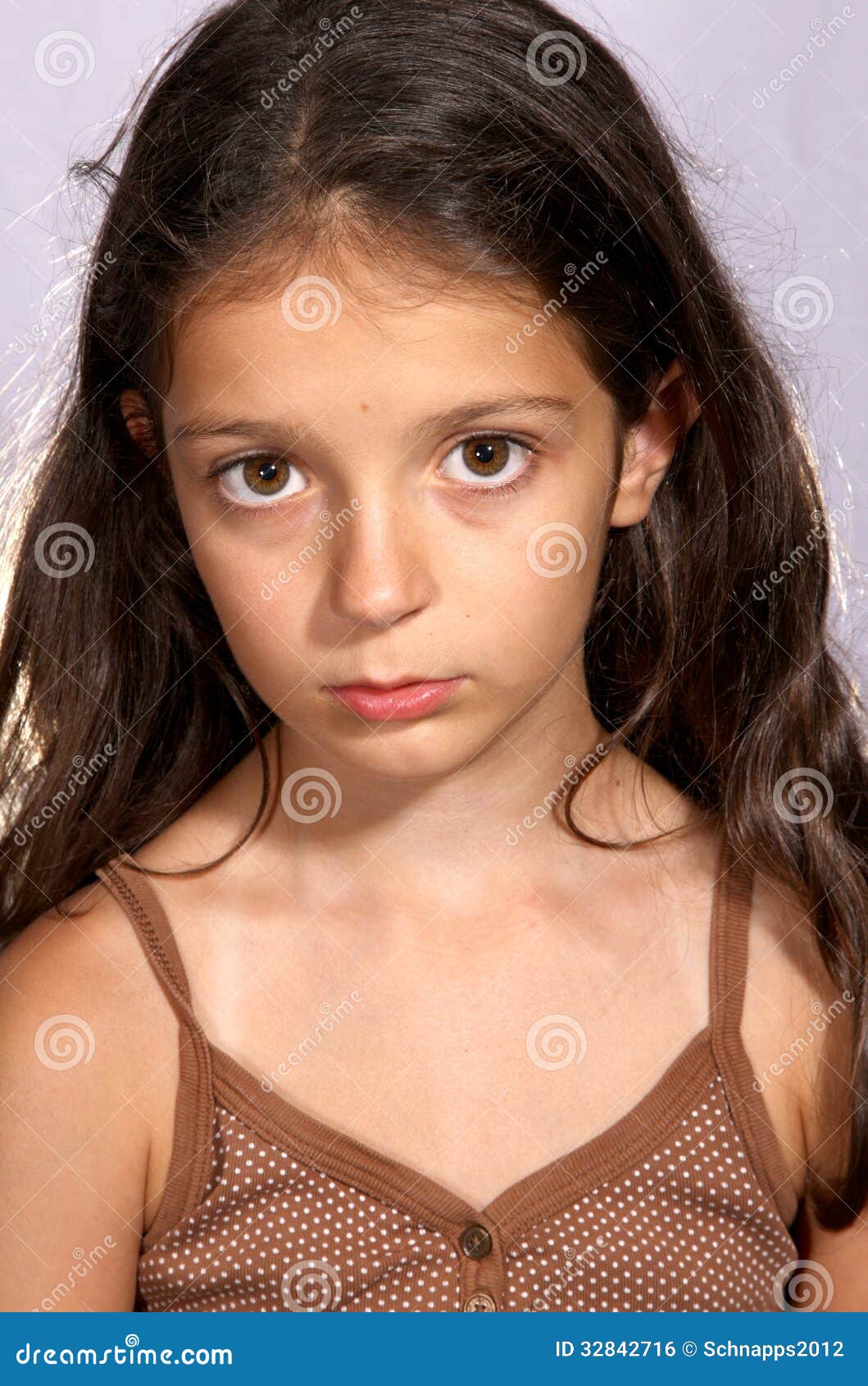 Portrait d'une jeune fille photo stock. Image du modèle 32842716