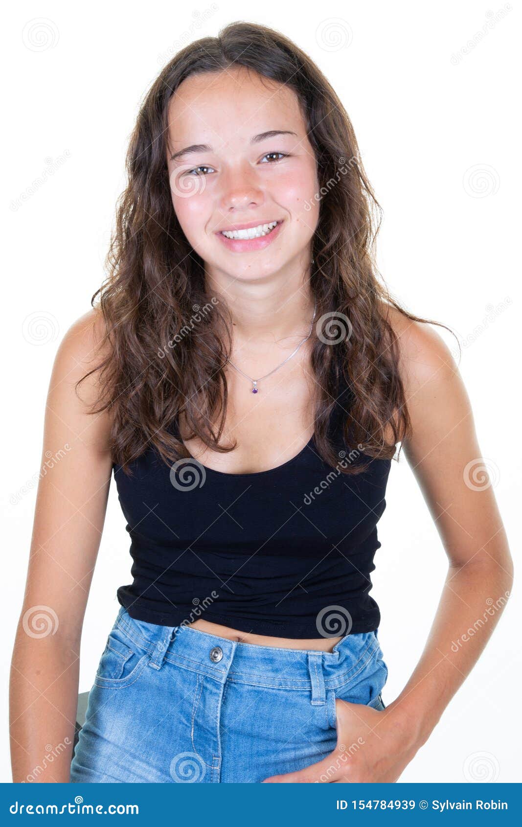 Jeune Et Belle Fille D'adolescent Tenant Une Tablette Image stock - Image  du sourire, ordinateur: 46285063