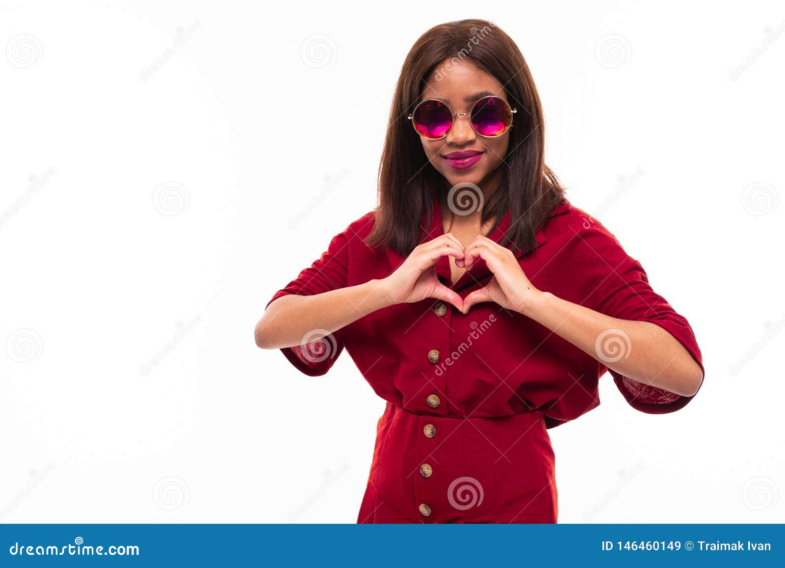 portrait of dark-skinned charming young girl gesticulating her hands