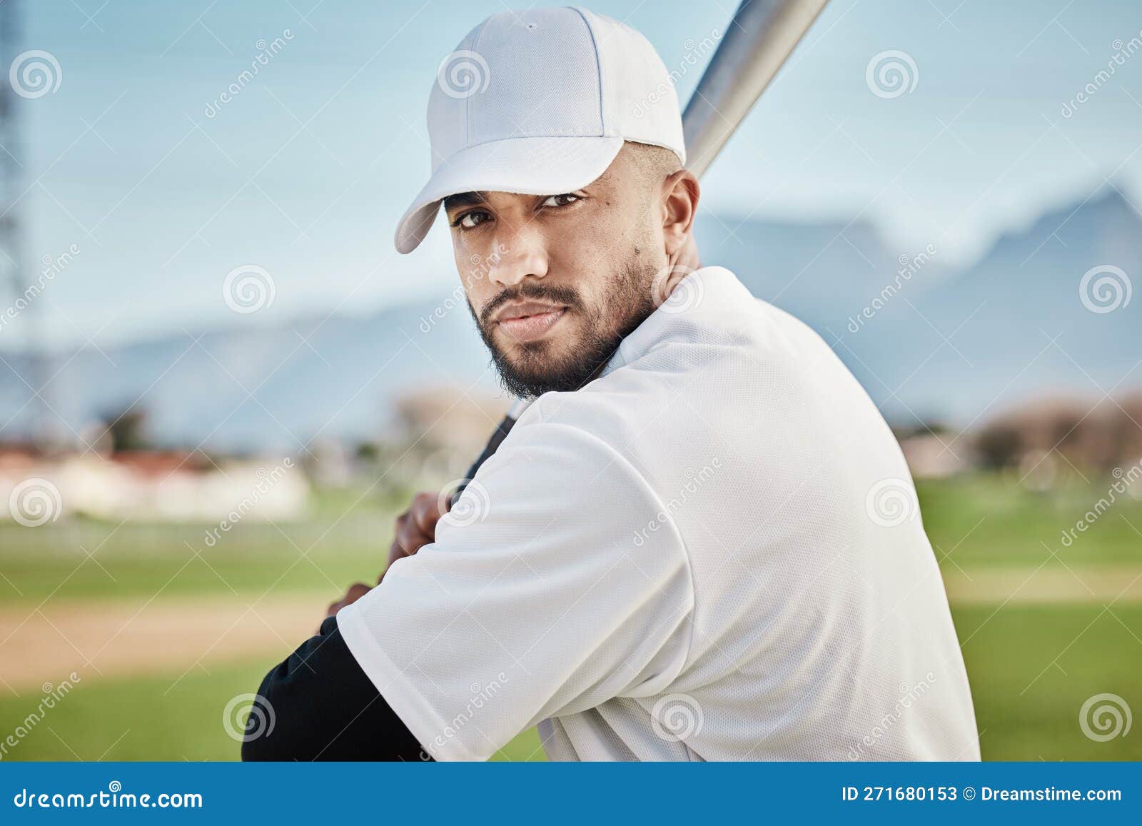 Portrait De Batteur De Baseball Ou Visage De L'homme Dans Un Match D'entraînement  De Compétition Sur Le Terrain De Stade. Exercice Image stock - Image du  sérieux, gens: 271680153