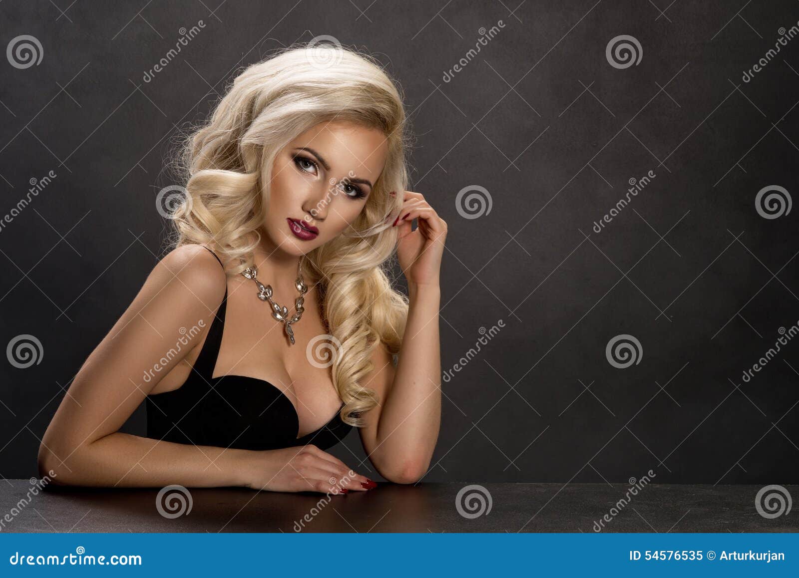 Portrait De Belle Femme Blonde Sensuelle Image Stock Image Du