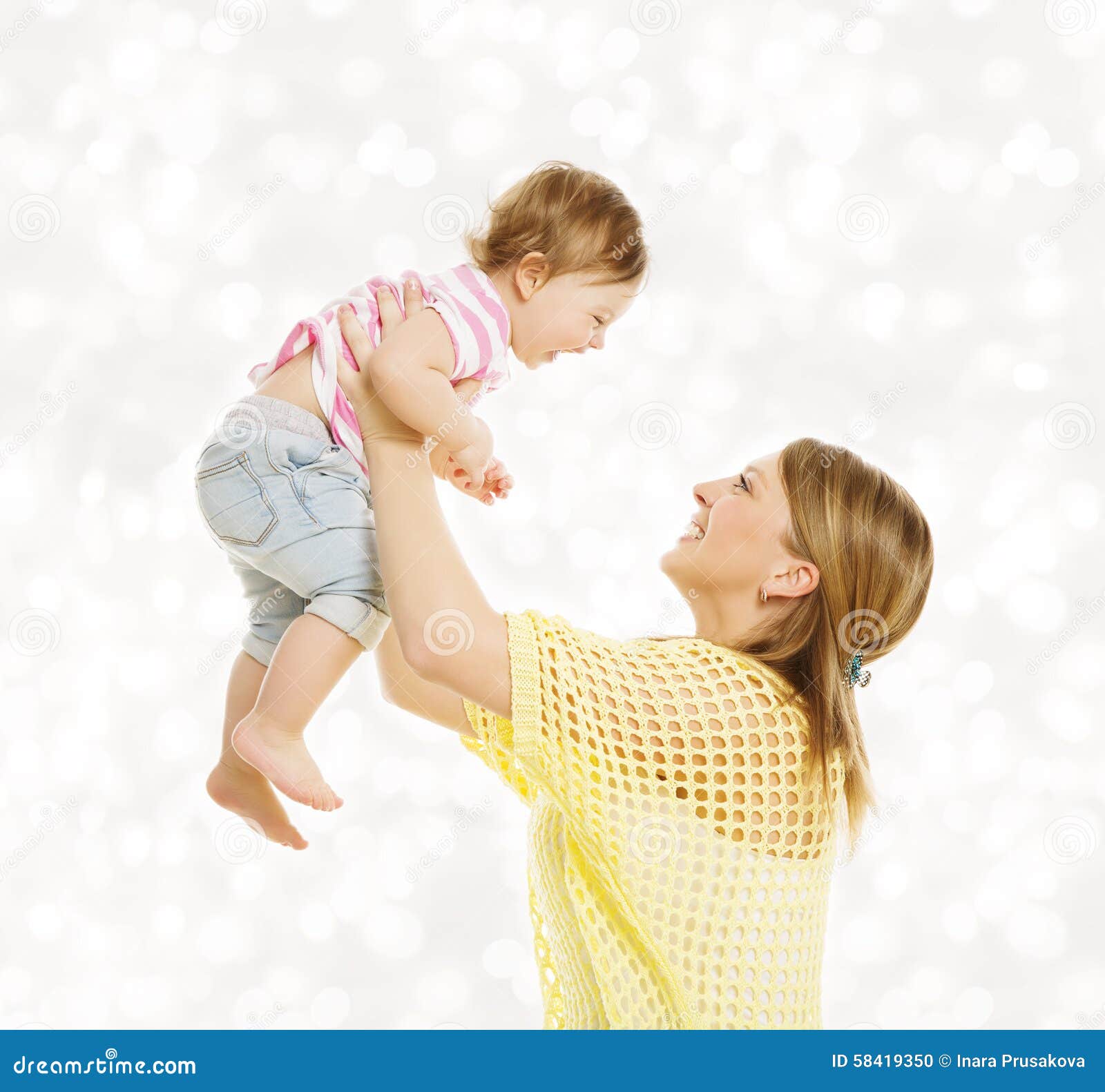 Portrait De Famille De Mere Et De Bebe Petit Enfant Heureux Avec La Maman Photo Stock Image Du Joyeux Jour Portrait De Famille De Mere Et De Bebe Petit Enfant Heureux Avec La Maman Photo Stock Image Du Joyeux Jour