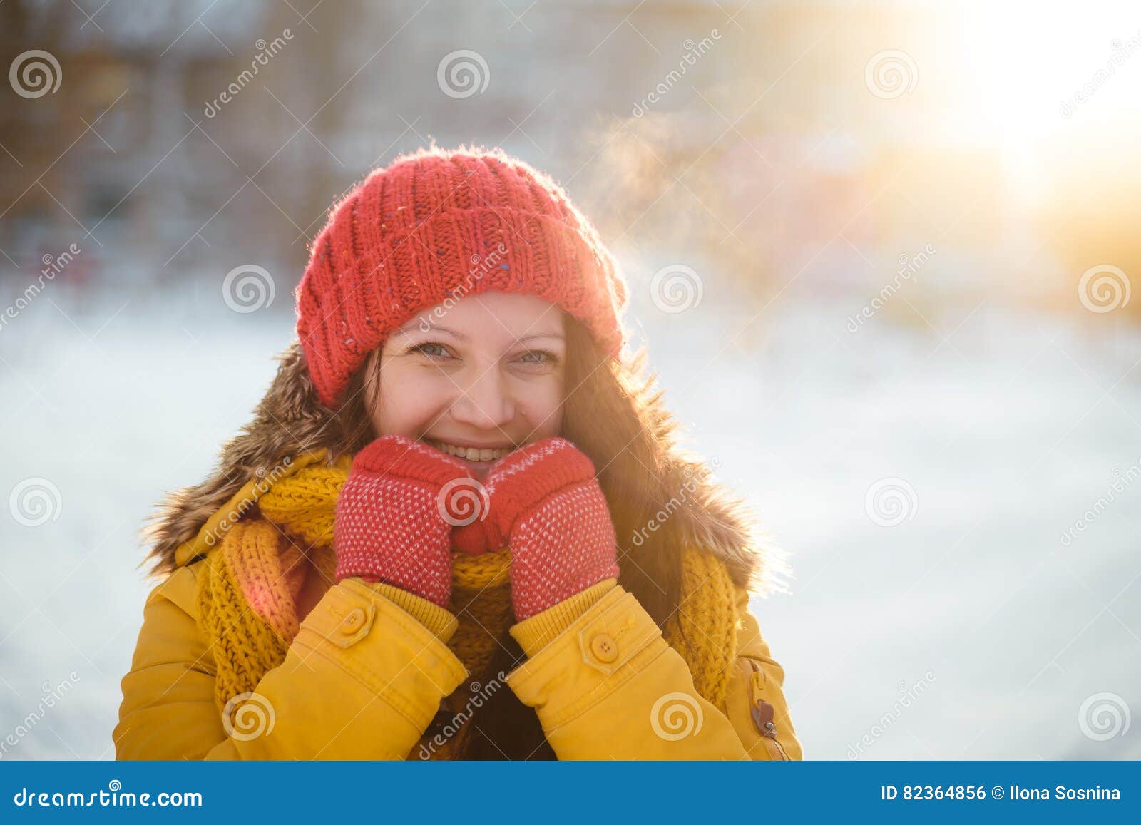 Portrait De Fille Romantique Au Coucher Du Soleil Lever De